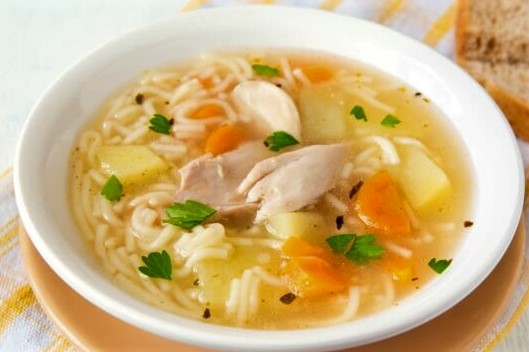 sopa de pollo